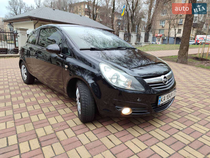 Хэтчбек Opel Corsa 2010 в Киеве