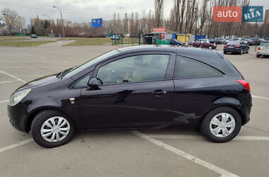 Хэтчбек Opel Corsa 2010 в Киеве