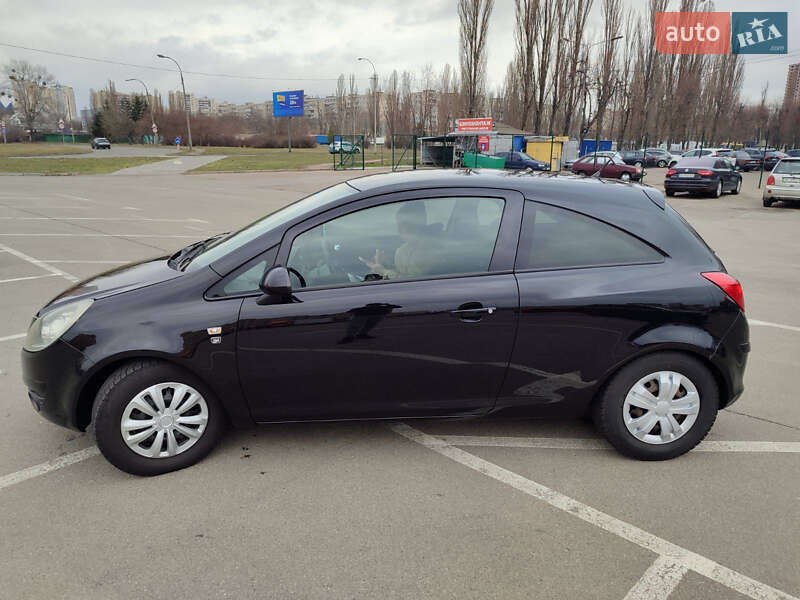 Хэтчбек Opel Corsa 2010 в Киеве