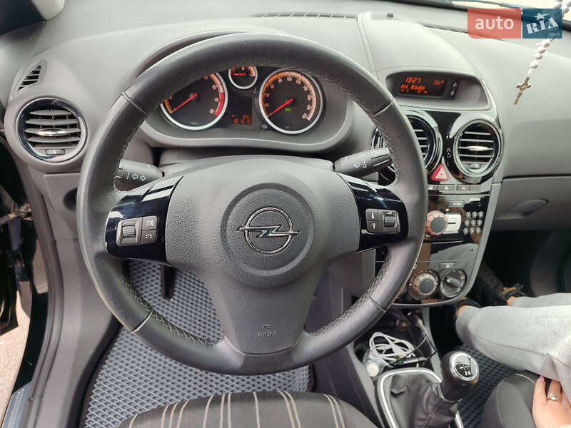 Хэтчбек Opel Corsa 2010 в Киеве