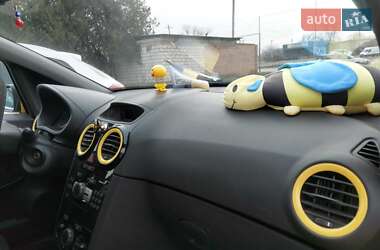 Хэтчбек Opel Corsa 2010 в 