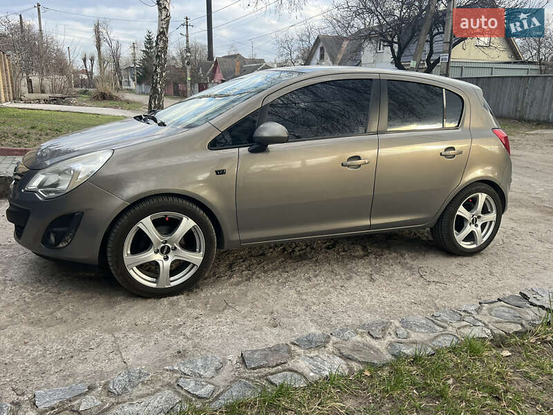 Хэтчбек Opel Corsa 2013 в Днепре