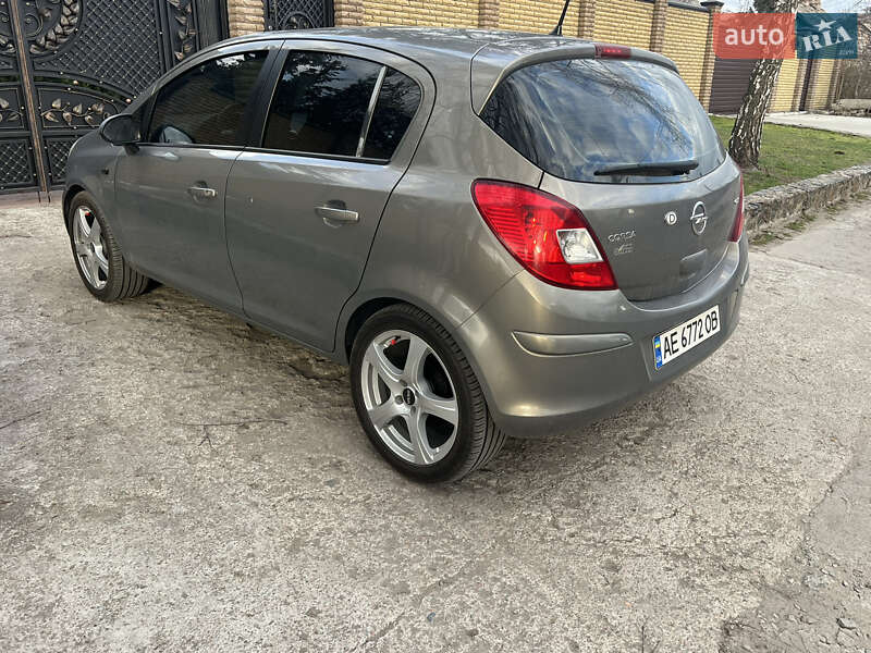 Хэтчбек Opel Corsa 2013 в Днепре