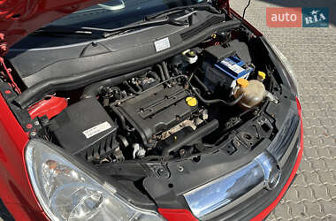 Хэтчбек Opel Corsa 2008 в 