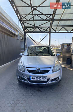 Хетчбек Opel Corsa 2010 в 