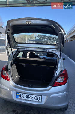 Хетчбек Opel Corsa 2010 в 