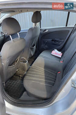 Хетчбек Opel Corsa 2010 в 