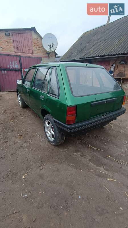 Хэтчбек Opel Corsa 1988 в Казатине