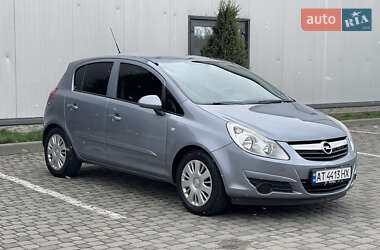 Хэтчбек Opel Corsa 2007 в 