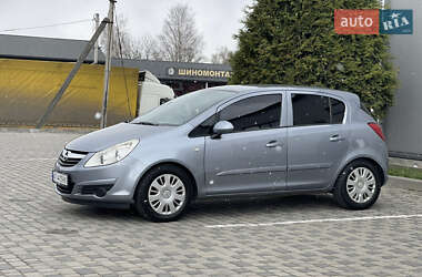 Хэтчбек Opel Corsa 2007 в 