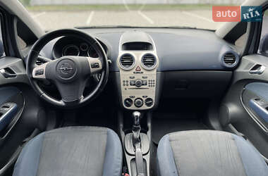 Хэтчбек Opel Corsa 2007 в 