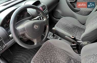 Хетчбек Opel Corsa 2001 в 