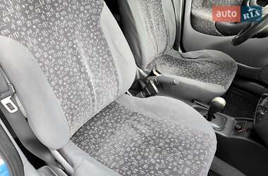 Хетчбек Opel Corsa 2001 в 