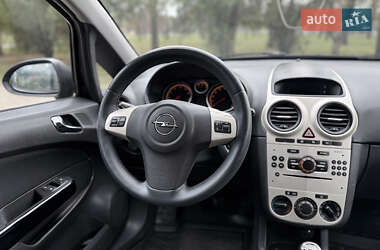 Хэтчбек Opel Corsa 2008 в 