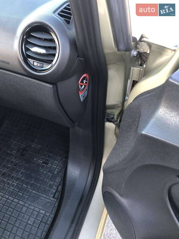 Хэтчбек Opel Corsa 2008 в Киеве