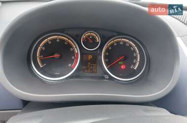 Хэтчбек Opel Corsa 2010 в 