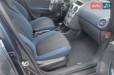 Хэтчбек Opel Corsa 2010 в 