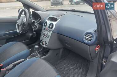 Хэтчбек Opel Corsa 2010 в 