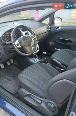 Хетчбек Opel Corsa 2009 в 