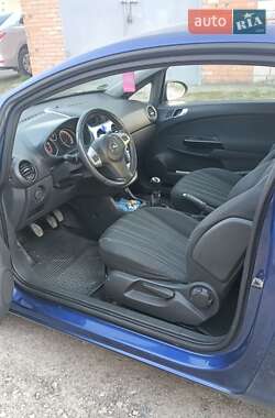 Хетчбек Opel Corsa 2009 в 