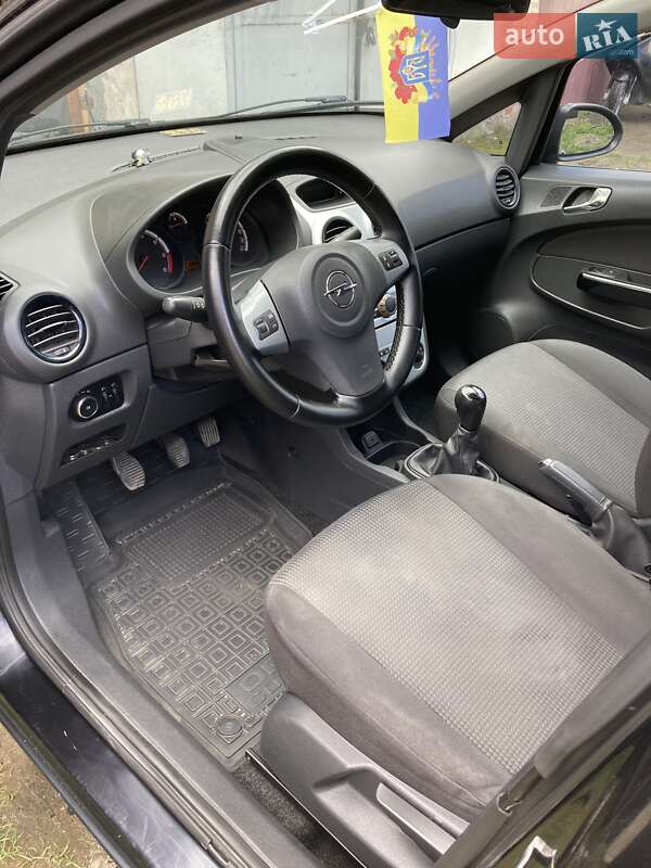Хэтчбек Opel Corsa 2011 в Николаеве