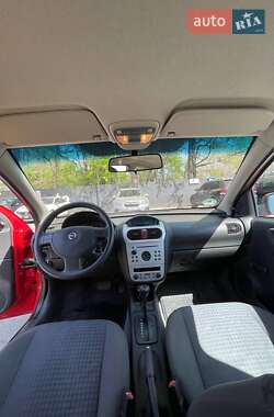 Хетчбек Opel Corsa 2002 в 