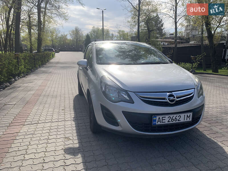 Хетчбек Opel Corsa 2014 в Дніпрі