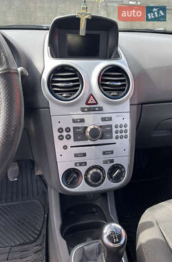 Хэтчбек Opel Corsa 2009 в 