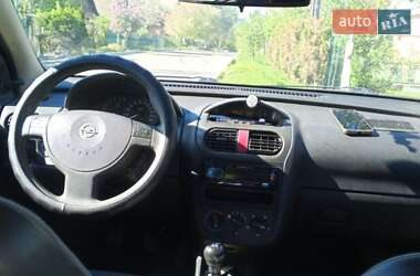 Хетчбек Opel Corsa 2003 в 
