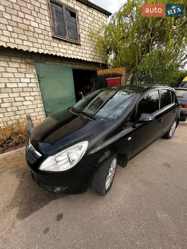 Хетчбек Opel Corsa 2009 в 