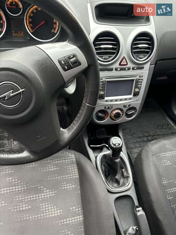 Хетчбек Opel Corsa 2011 в Тлумачі