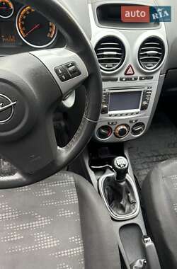 Хэтчбек Opel Corsa 2011 в 