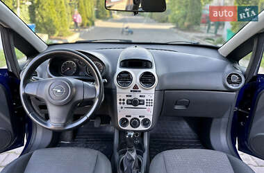 Хэтчбек Opel Corsa 2009 в 