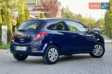 Хэтчбек Opel Corsa 2009 в 
