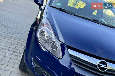 Хэтчбек Opel Corsa 2009 в 