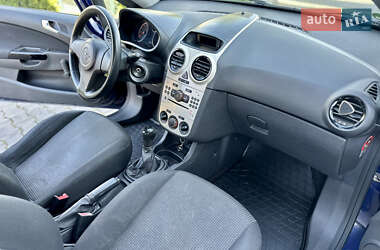Хэтчбек Opel Corsa 2009 в 