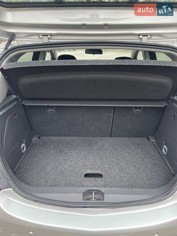 Хэтчбек Opel Corsa 2013 в Чернигове