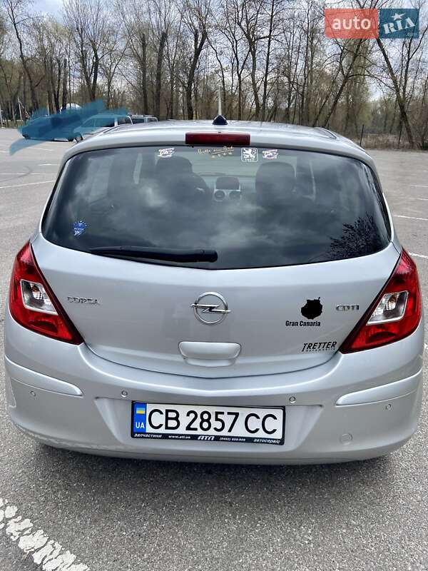 Хэтчбек Opel Corsa 2013 в Чернигове