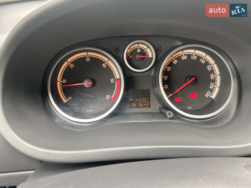 Хэтчбек Opel Corsa 2013 в Чернигове