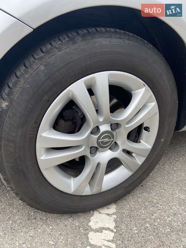 Хэтчбек Opel Corsa 2013 в Чернигове