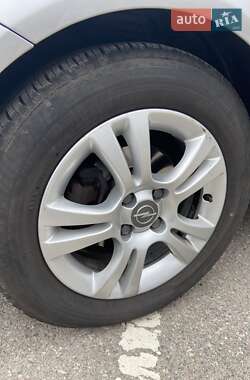 Хэтчбек Opel Corsa 2013 в 