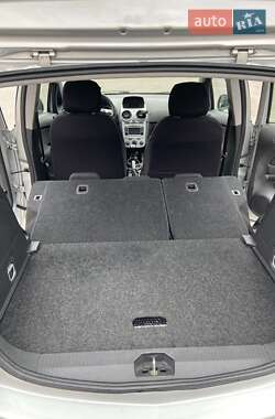 Хэтчбек Opel Corsa 2013 в 