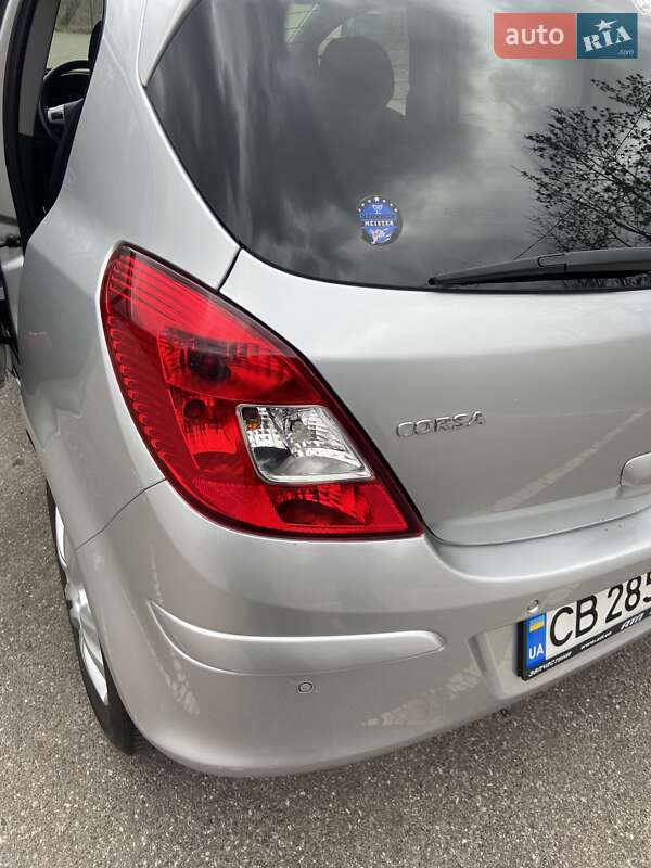 Хэтчбек Opel Corsa 2013 в Чернигове