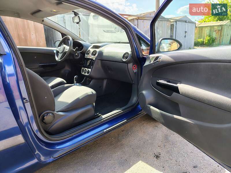 Хэтчбек Opel Corsa 2008 в Киеве