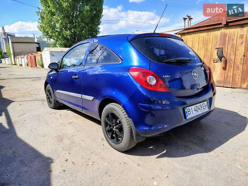 Хэтчбек Opel Corsa 2008 в Киеве