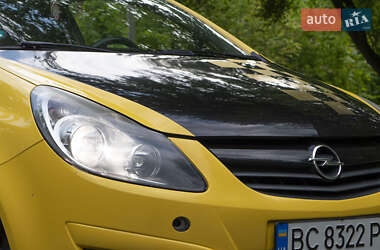 Хэтчбек Opel Corsa 2010 в 