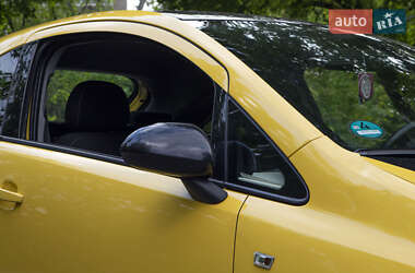 Хэтчбек Opel Corsa 2010 в 