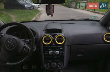 Хэтчбек Opel Corsa 2010 в 