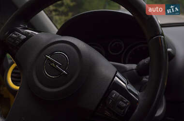 Хэтчбек Opel Corsa 2010 в 