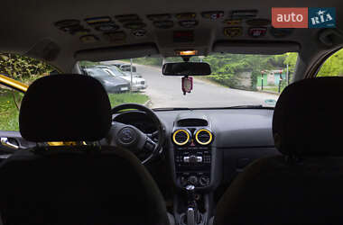 Хэтчбек Opel Corsa 2010 в 